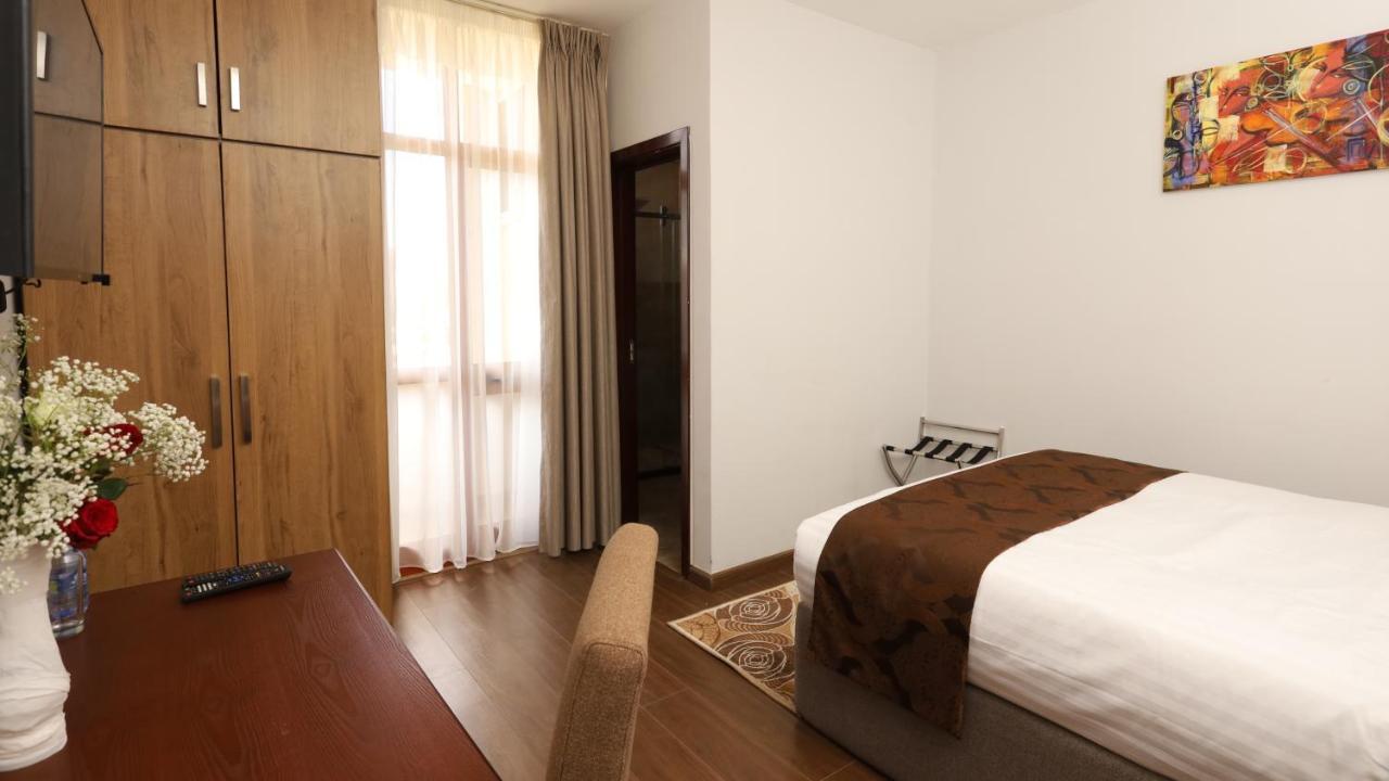 Black Horse Hotel Apartment Addisz-Abeba Kültér fotó