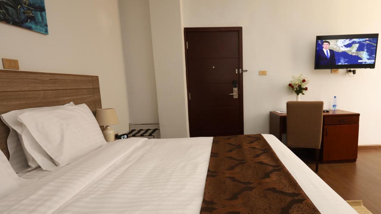 Black Horse Hotel Apartment Addisz-Abeba Kültér fotó